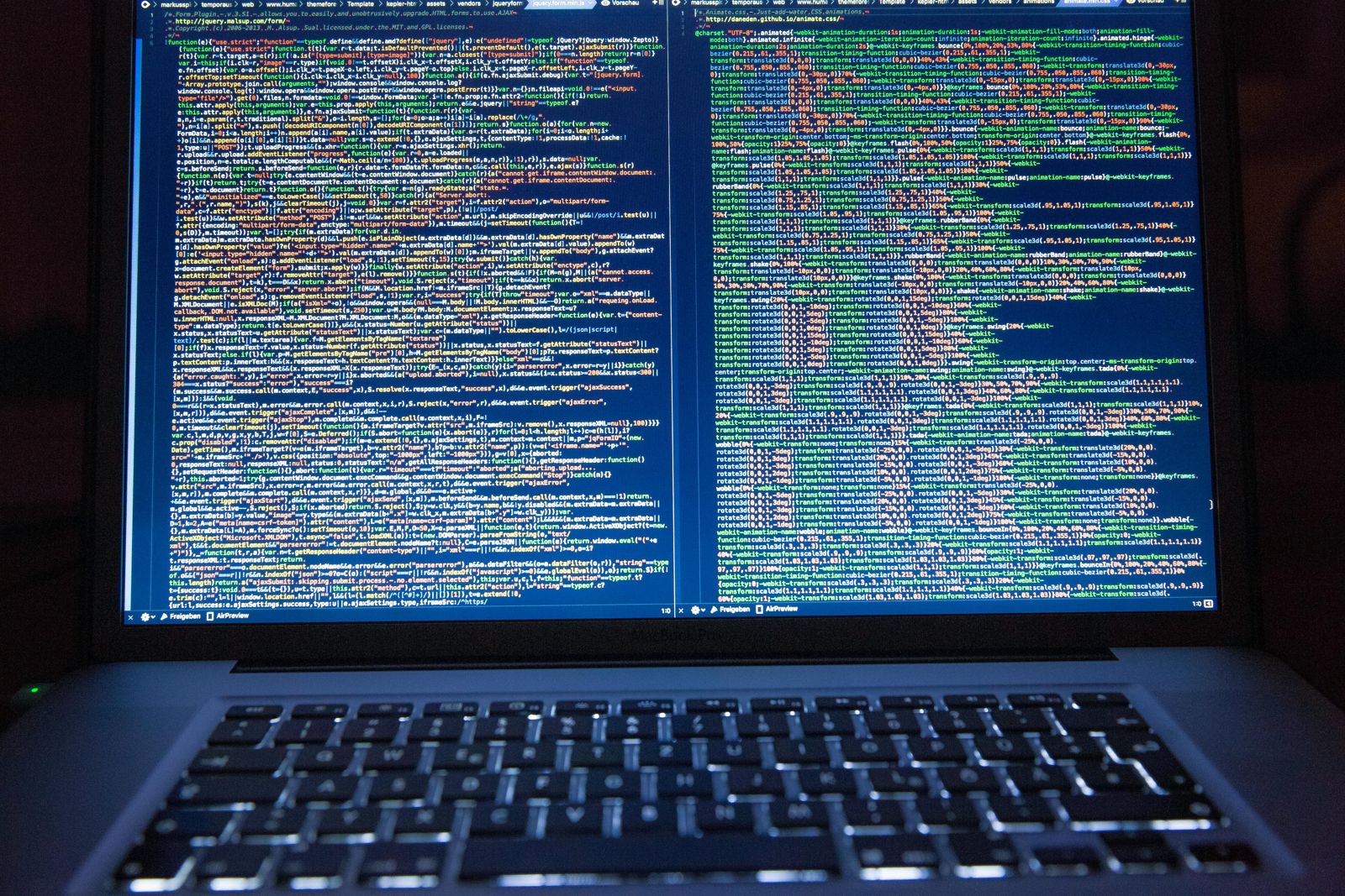 Du vrai code sur l'écran d'un ordinateur portable